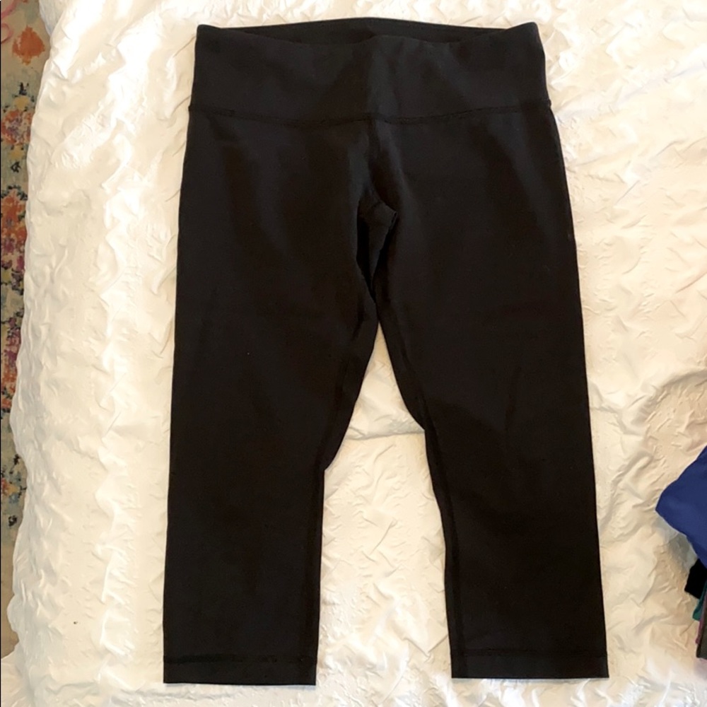 Black 3/4 length lulu lemon workout leggin…